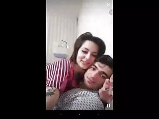 دانش آموز ناز روسی شایسته سکسس فول یک خروس بسیار بزرگ است