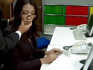 یک مرد جوان با یک زوج متاهل دانلود فیلم سکسی اچ دی بالغ رابطه برقرار می کند