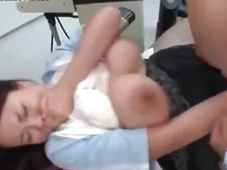 دختر قبل فیلم های سینمایی فول سکسی از نفوذ به این آلت روی آلت تناسلی خود بر روی لبهای خود می مالد